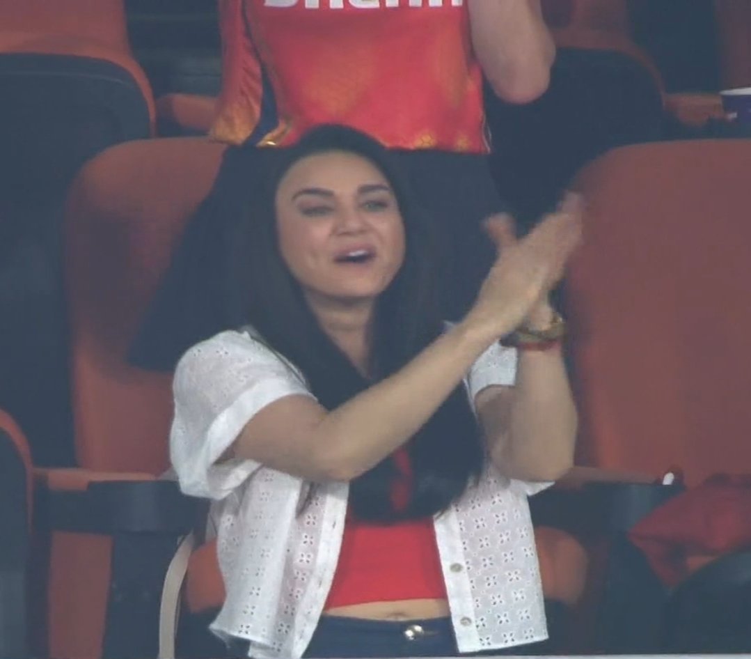 lovebite9164's tweet photo. #CSKvsPBKS
Preity Zinta (Zaara) always supports Her team whether it's a winning or losing cause .
Everyone admires @realpreityzinta Becoz of Simplicity Level. https://t.co/MnH88ASIH2
