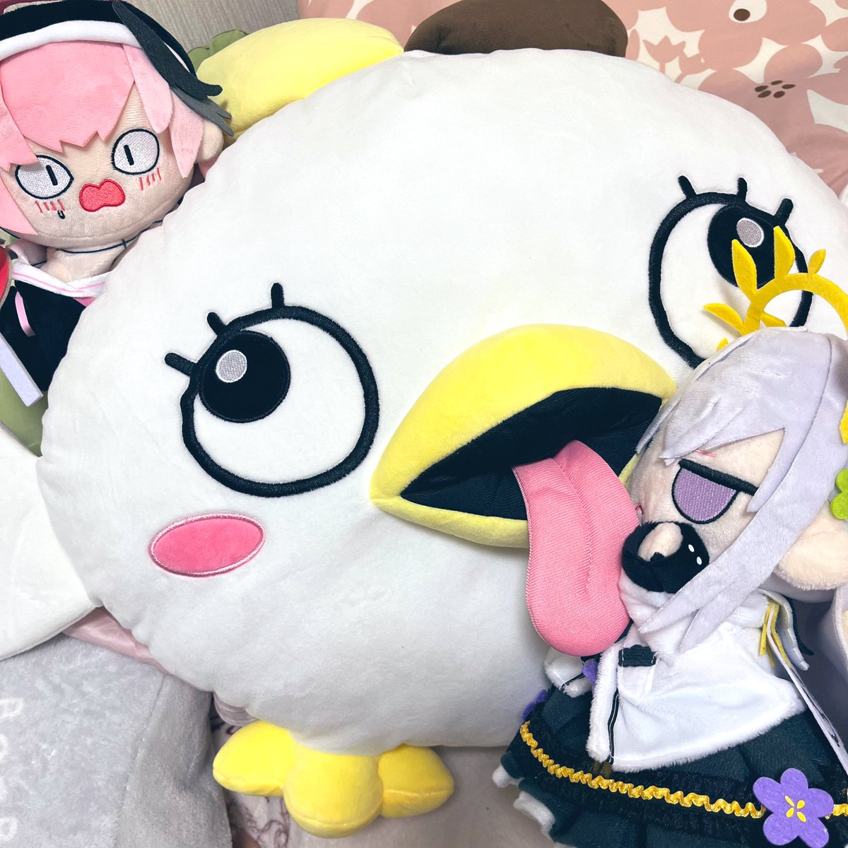 白洲アズサ(ブルアカ) ,下江コハル(ブルアカ) ,聖園ミカ(ブルアカ) 「たまんねー… 」|ちるはくんのイラスト