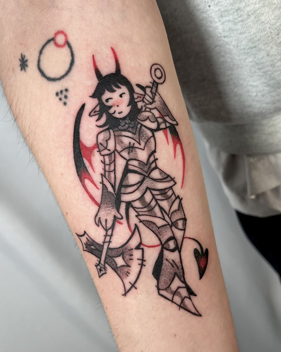 shlorp's tweet image. Fresh vs healed a month with some minor touch ups :)) 🖤