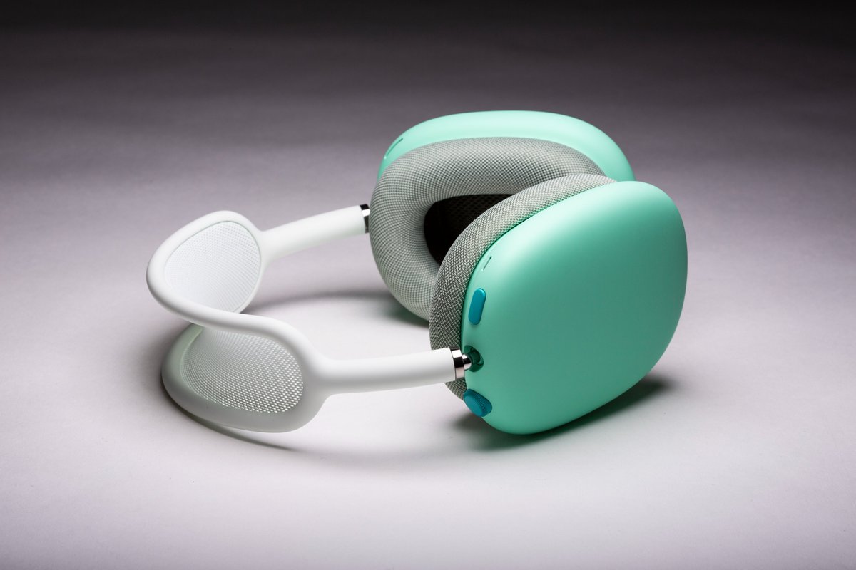 ColorWare's tweet photo. MINT! #ColorWare #PS5 #Shure #AirPodsMax #Mint https://t.co/gpNzfCBWEo