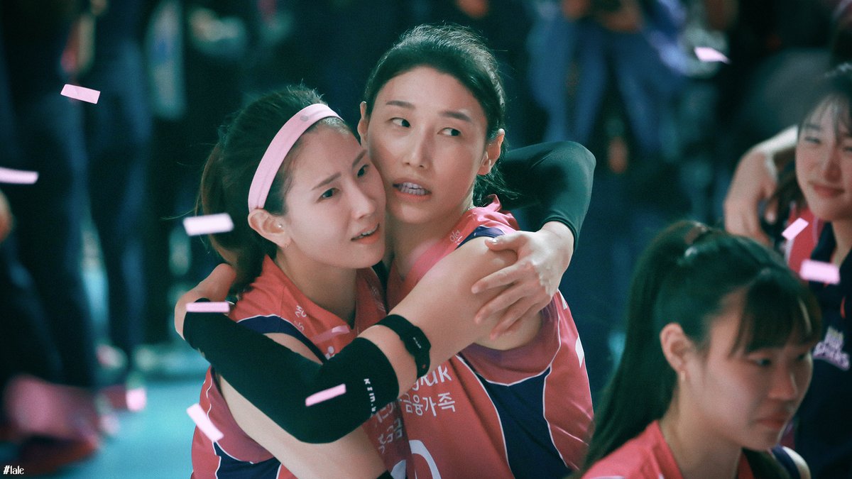 lale0088's tweet photo. 250408 챔결 5차전      

영화의 한 장면 같았던 통합우승의 순간😊

언니 축하해요❣️

#김연경 #kimyeonkoung https://t.co/GSj32ZSSHj