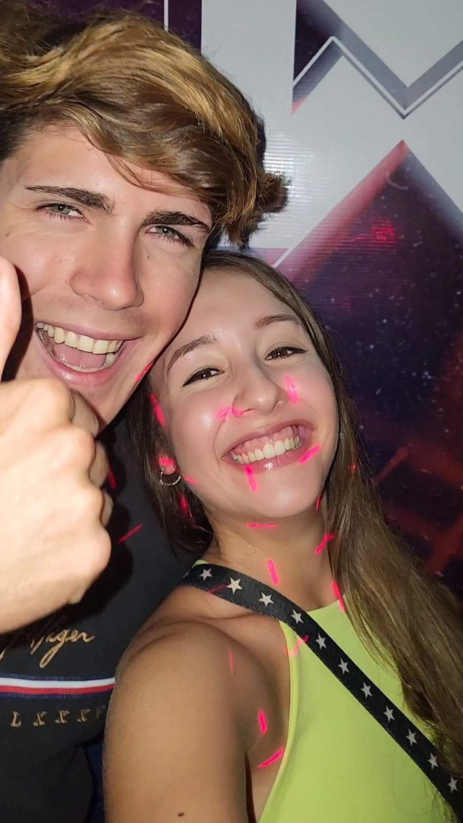 voy a ir a gritar que va a caer una bomba nuclear en la casa y todos van a abandonar 
cine 🚬 
#GarnaHermani