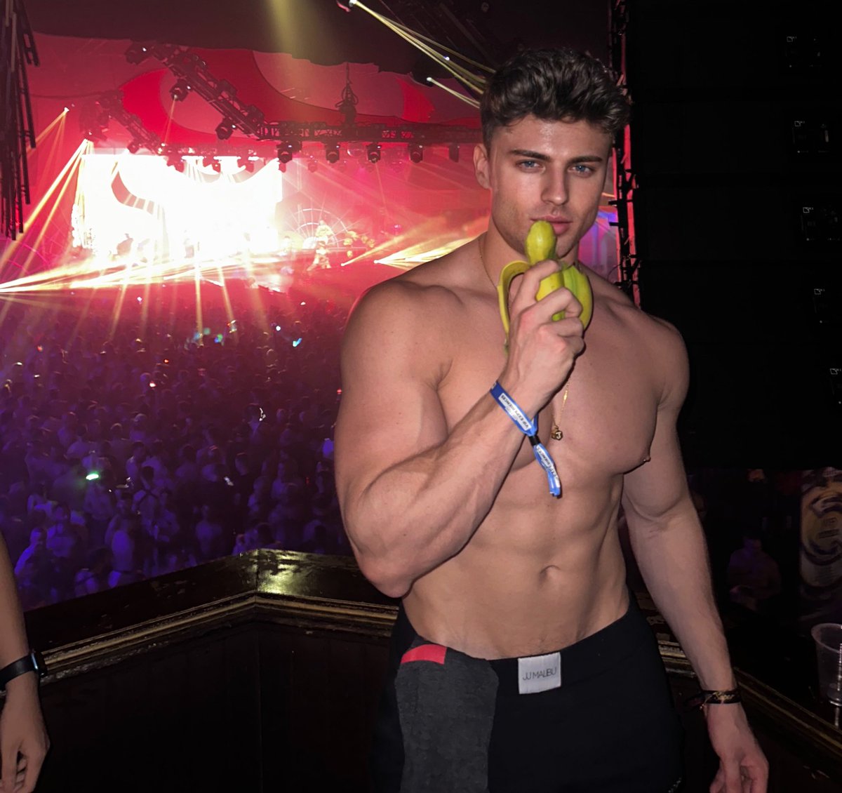 Just me being anti social at the party
🍌🙈