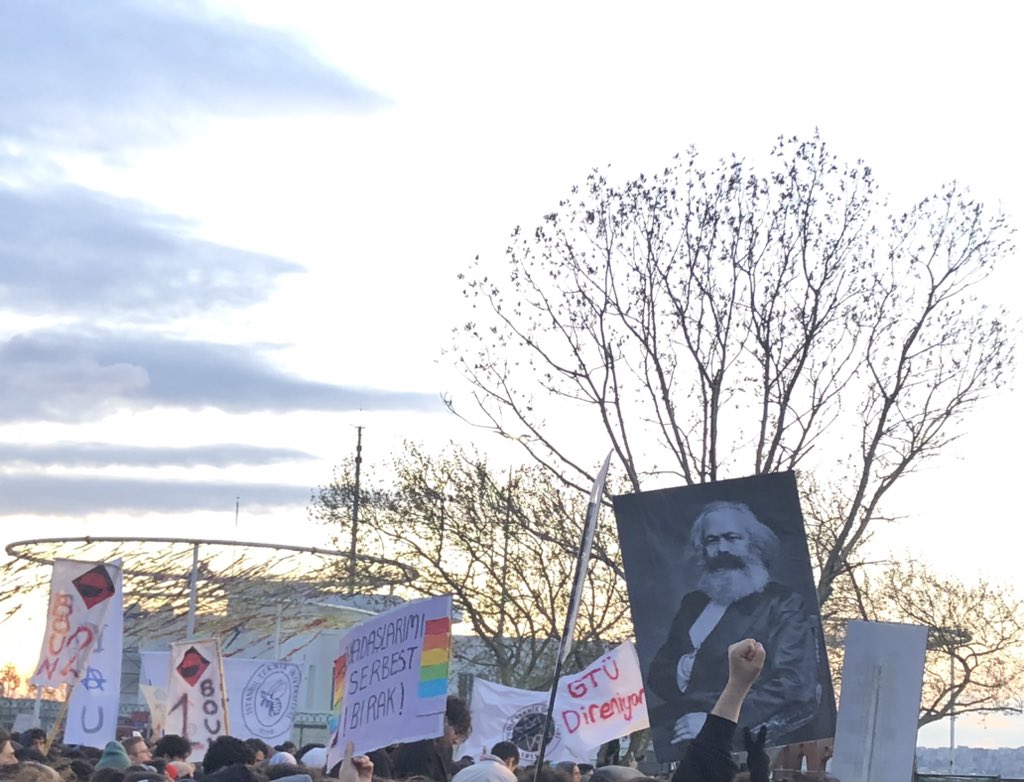 kadıköyde bi hayalet dolaşıyor