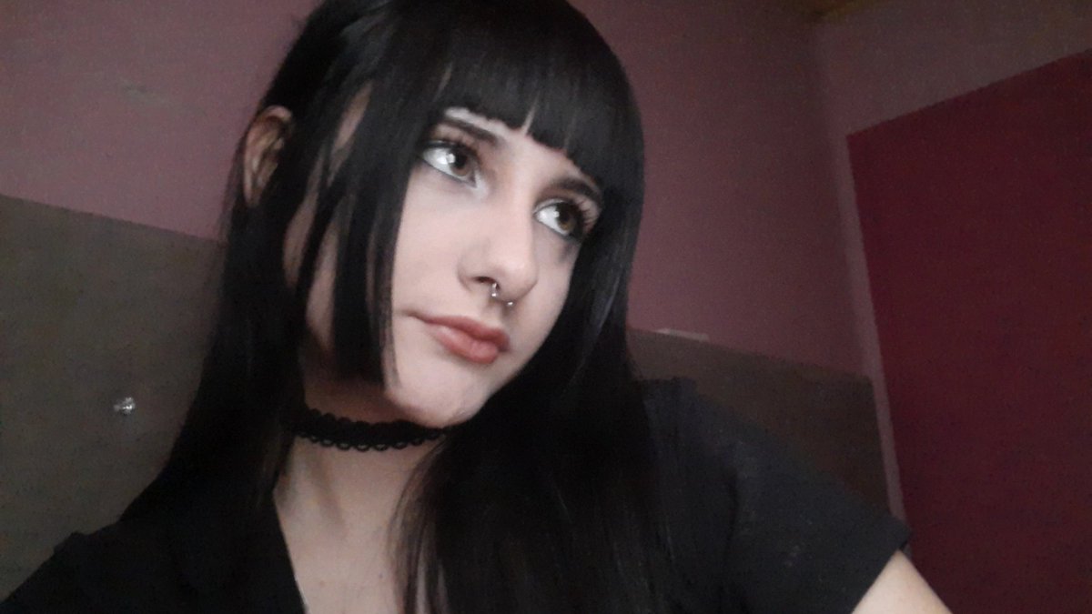 ratavampiresca's tweet image. "ai beber sangue de homens virgens eh feio"
eu sendo ridicula:
