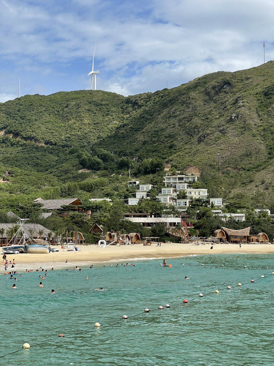 linglengg_bc's tweet image. Through every journey, I’ve realized how much I love green—the endless fields, the green rolling hills and yes, the market too. 🌿📈😂 
Charts rise and fall, but let’s keep our planet forever green. Keep it clean, keep it green! 💚 @BuildOnCyber #KeepItGreen