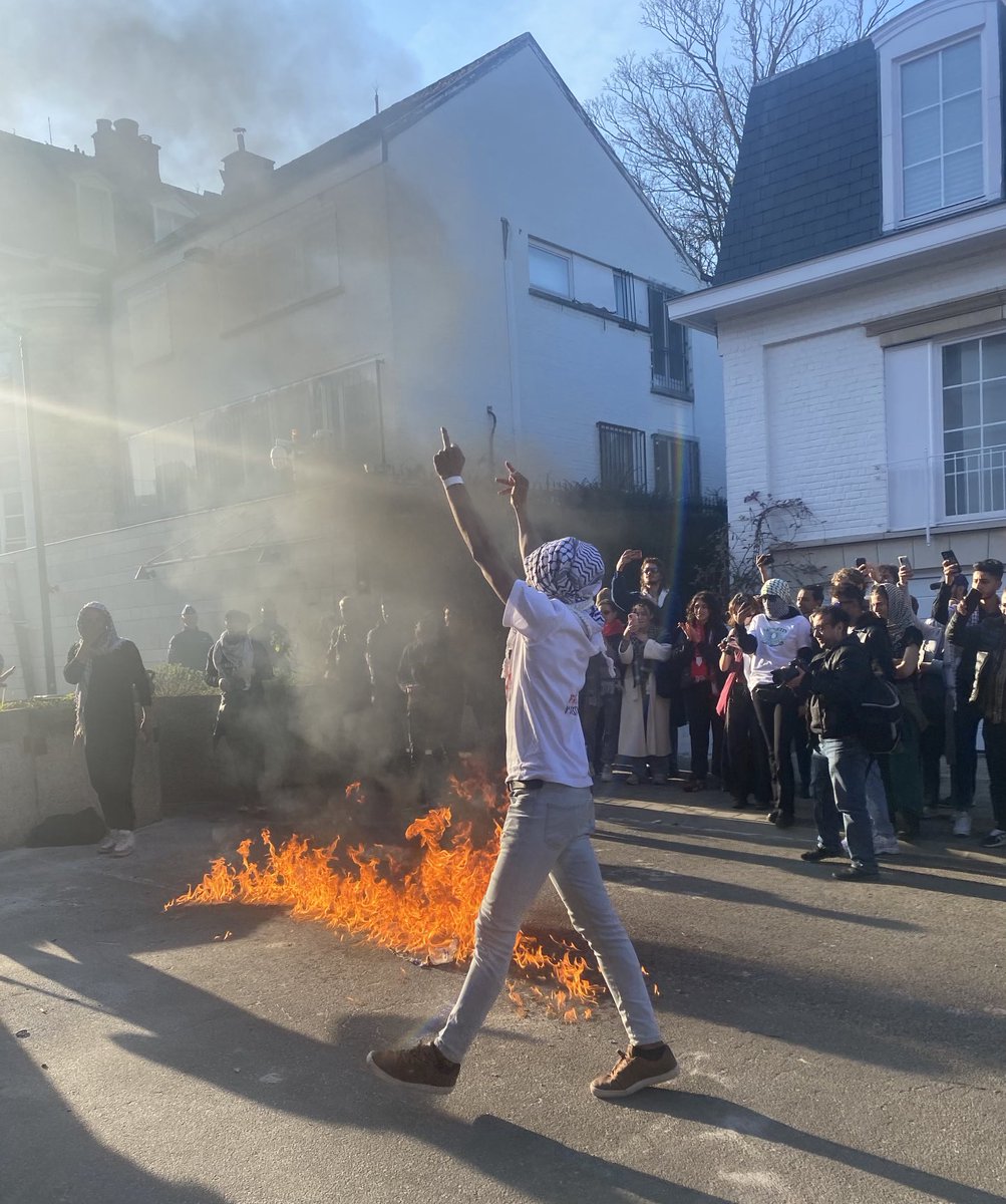 An Israeli flag is burned in an angry protest of hundreds outside the Israeli embassy in Brussels. #gaza #Palestine