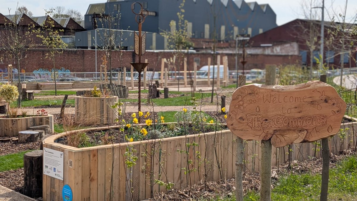 How pretty is the new Midland Met garden ☀️🌺 <a href="/SWBHnhs/">SWB NHS Trust</a> <a href="/SWBHCharity/">SWBH Charity💙</a>