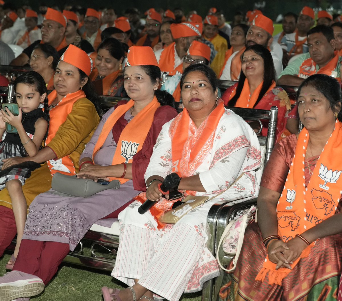 આજ રોજ ભારતીય જનતા પાર્ટી સાબરમતી વિધાનસભા ના સક્રિય સભ્ય સંમેલન કાર્યક્રમમાં ઉપસ્થિત રહી દેવ દુલર્ભ કાર્યકર્તાઓને સંબોધન કર્યું.ભારતીય જનતા પાર્ટી અમદાવાદ જીલ્લા ના પૂર્વ અધ્યક્ષ શ્રી હર્ષદગીરી ગોસ્વામી જી સાબરમતી વિધાનસભા ના ધારાસભ્ય શ્રી ડો.હર્ષદભાઈ  પટેલ ઉપસ્થિત રહ્યા