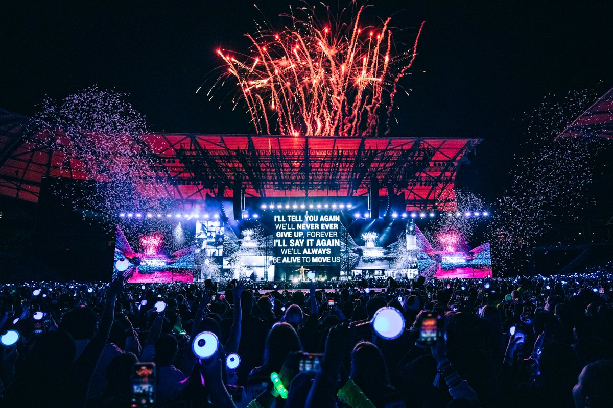 BMOStadium's tweet photo. j-hope wrapped up the HOPE ON THE STAGE North America tour with 2 sold out nights at BMO Stadium. Hobi Power🫰

#jhope #bts #btsarmy #hope_on_the_stage_tour #bmostadium #hobipower #hobi https://t.co/2rI2rpDAnU