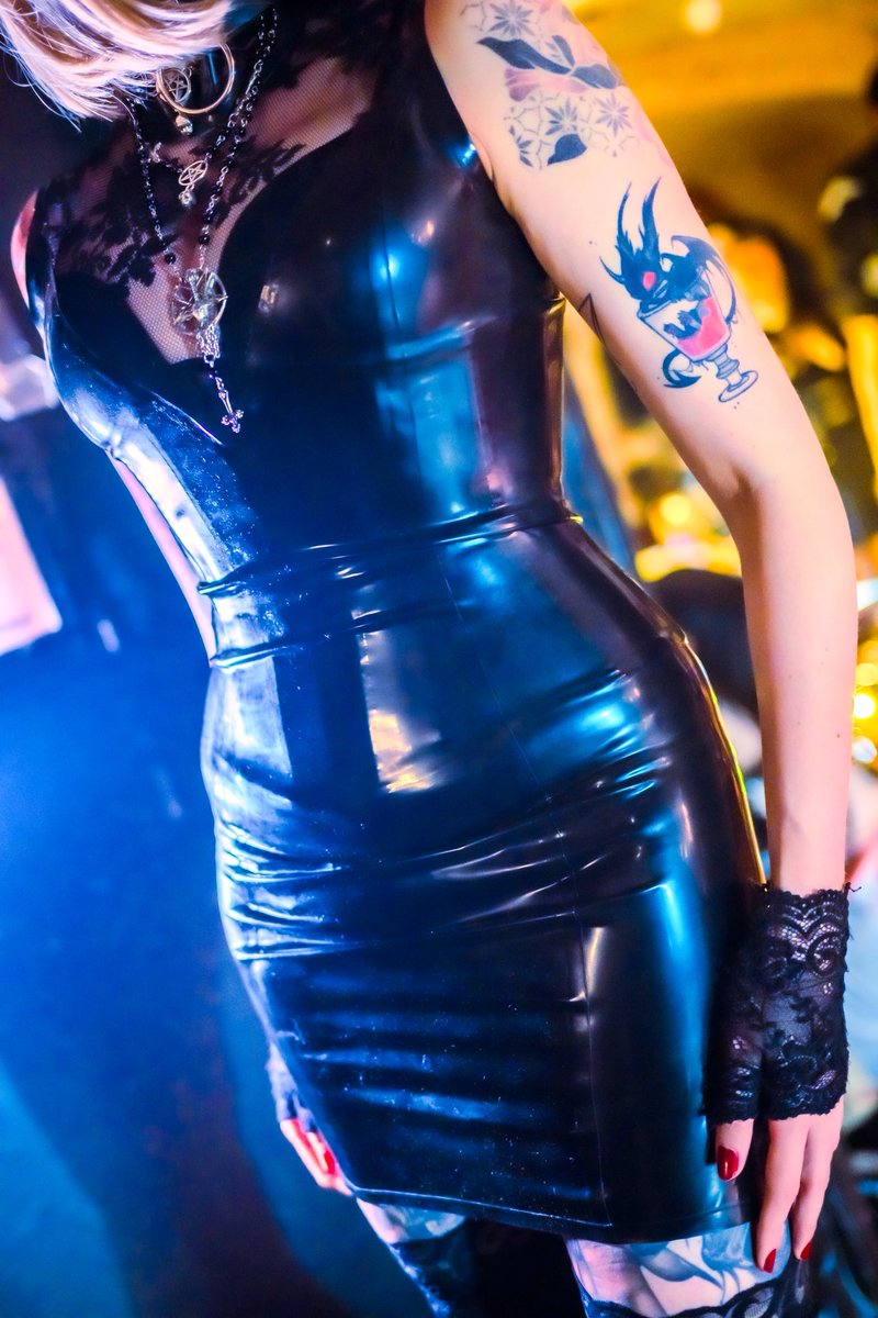 vincentaine's tweet photo. Latex @Horrorkindchen at Department H. https://t.co/X1AkgeyvRE