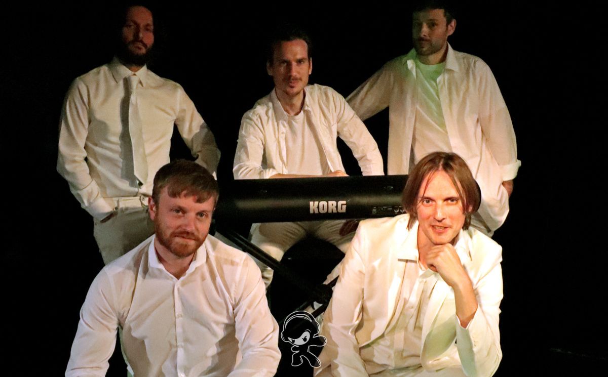 La banda británica Fragile Creatures sigue evolucionando y lo demuestra con Play Both Sides, la canción que da nombre a su nuevo álbum.
expansionradial.mx/fragile-creatu…