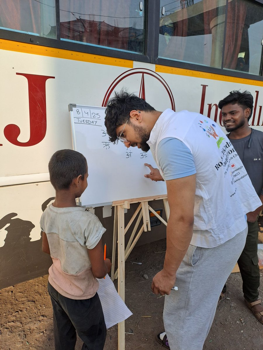 rootofkindness's tweet photo. Padhega India tabhi to badhega India's📚✏️
#padhega_India_tabhi_to_badhega_India #education #StrayKids #keyofsuccess #hope https://t.co/d32ESzzxPV