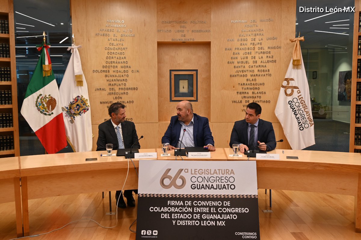 Distrito_LeonMx's tweet photo. ¡Distrito León Mx y el @CongresoGto unen fuerzas! 🫱🏻🫲🏼
Hoy celebramos la firma de un convenio de colaboración que fortalecerá el trabajo conjunto en beneficio de nuestro Estado y su gente.
¡Seguimos construyendo un mejor futuro #EnElDistrito! 👏🏼 https://t.co/3SdJMAG1DJ