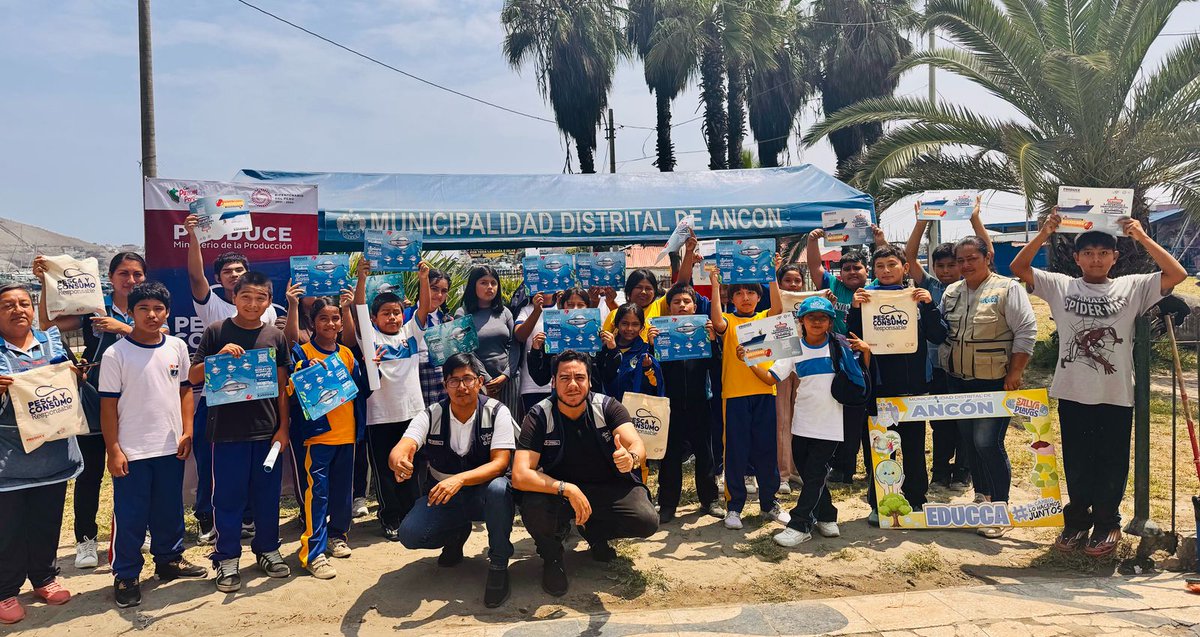 MINPRODUCCION's tweet image. 📢 Alrededor de 200 personas, entre escolares, pescadores y público en general, participaron en #Ancón en actividades lúdicas sobre tallas mínimas de captura y vedas vigentes, promoviendo la importancia de una #PescaResponsable para la conservación de nuestros recursos marinos.
