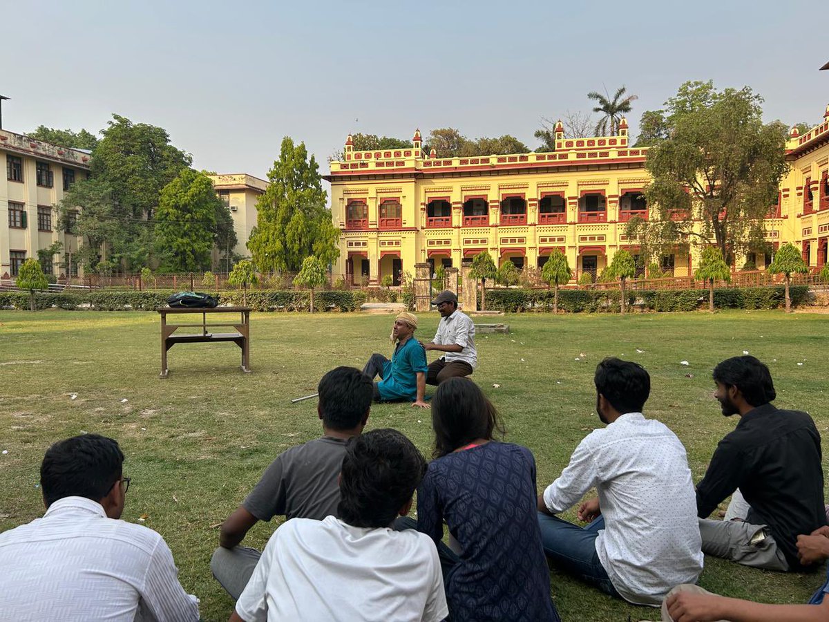 StudentsFOA's tweet photo. आज दिनांक 08.04.2025 को 4 pm बंगला विभाग द्वारा , कला संकाय मैदान में लकी जी गुप्ता द्वारा ' मां मुझे टैगोर बना द�� ' नाटक की प्रस्तुति किया गया । @DeanArtsBHU @VCofficeBHU @bhupro @bhu_updates https://t.co/c22t8c2ypj