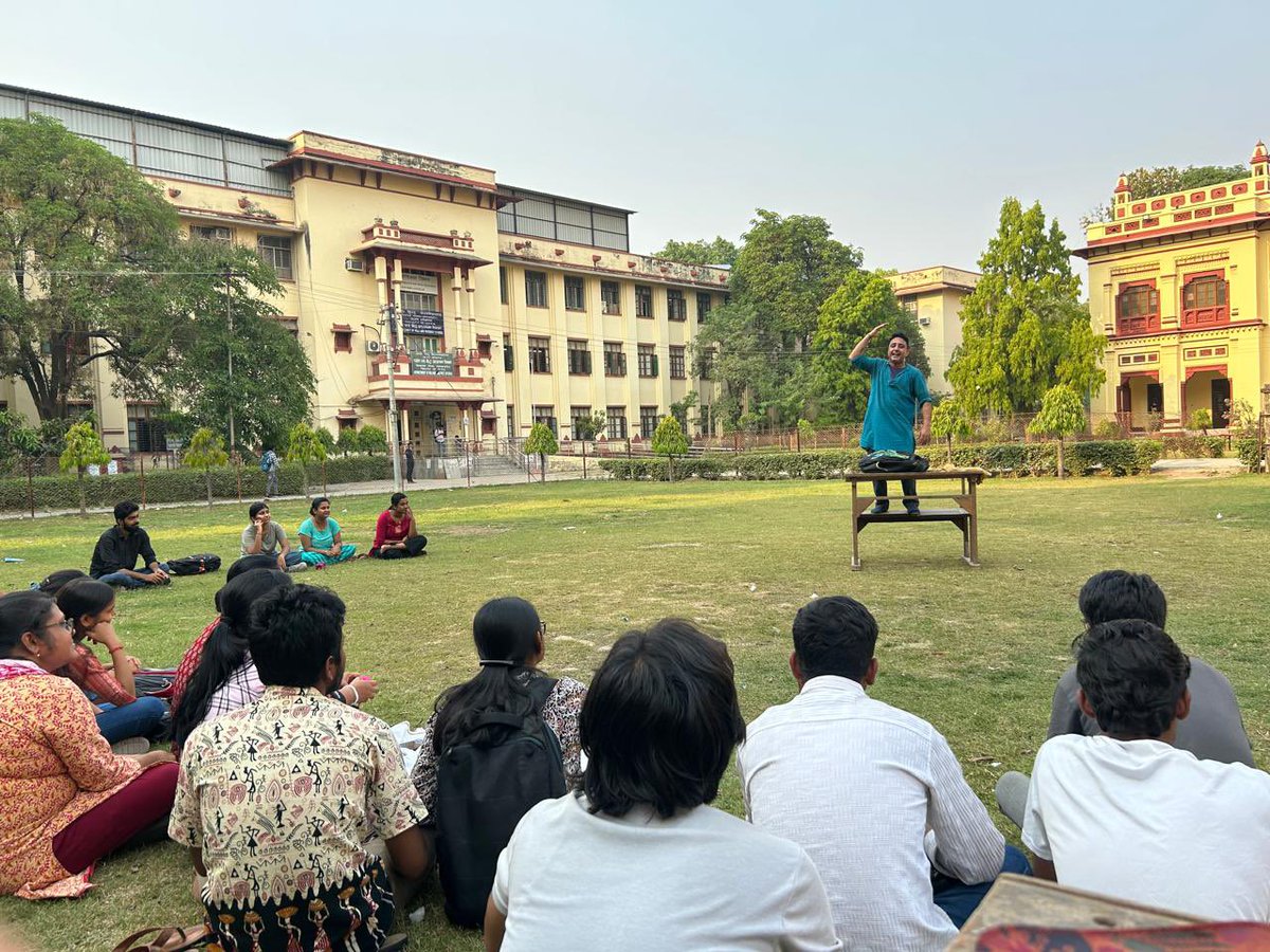 StudentsFOA's tweet photo. आज दिनांक 08.04.2025 को 4 pm बंगला विभाग द्वारा , कला संकाय मैदान में लकी जी गुप्ता द्वारा ' मां मुझे टैगोर बना द�� ' नाटक की प्रस्तुति किया गया । @DeanArtsBHU @VCofficeBHU @bhupro @bhu_updates https://t.co/c22t8c2ypj