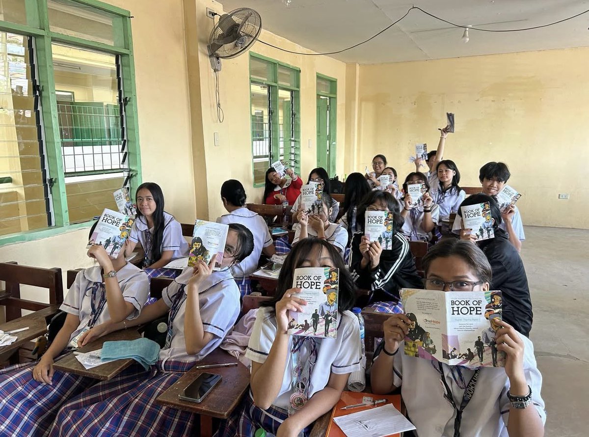 OneHope's tweet photo. Check out what OneHope resources are up to in the Philippines!📍🧡📖

Students are engaging with Scripture in a way that speaks directly to their lives, planting seeds of truth and purpose in the next generation.

We believe God is calling us to engage 2 billion more children and youth with God’s Word by 2033. Be part of a global movement to bring the hope of Jesus to the next generation worldwide! #OneHope #Vision2033