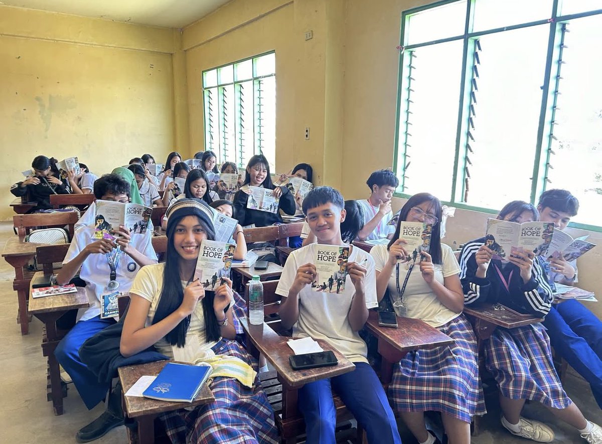 OneHope's tweet photo. Check out what OneHope resources are up to in the Philippines!📍🧡📖

Students are engaging with Scripture in a way that speaks directly to their lives, planting seeds of truth and purpose in the next generation.

We believe God is calling us to engage 2 billion more children and youth with God’s Word by 2033. Be part of a global movement to bring the hope of Jesus to the next generation worldwide! #OneHope #Vision2033