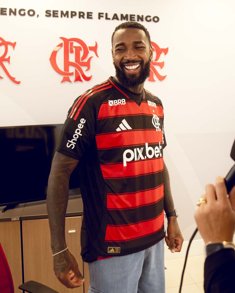 eiiarrascaeta's tweet photo. a serenidade no sorriso de quem sabe que é idolo e fica até 2030 https://t.co/wrhV6UF3QD