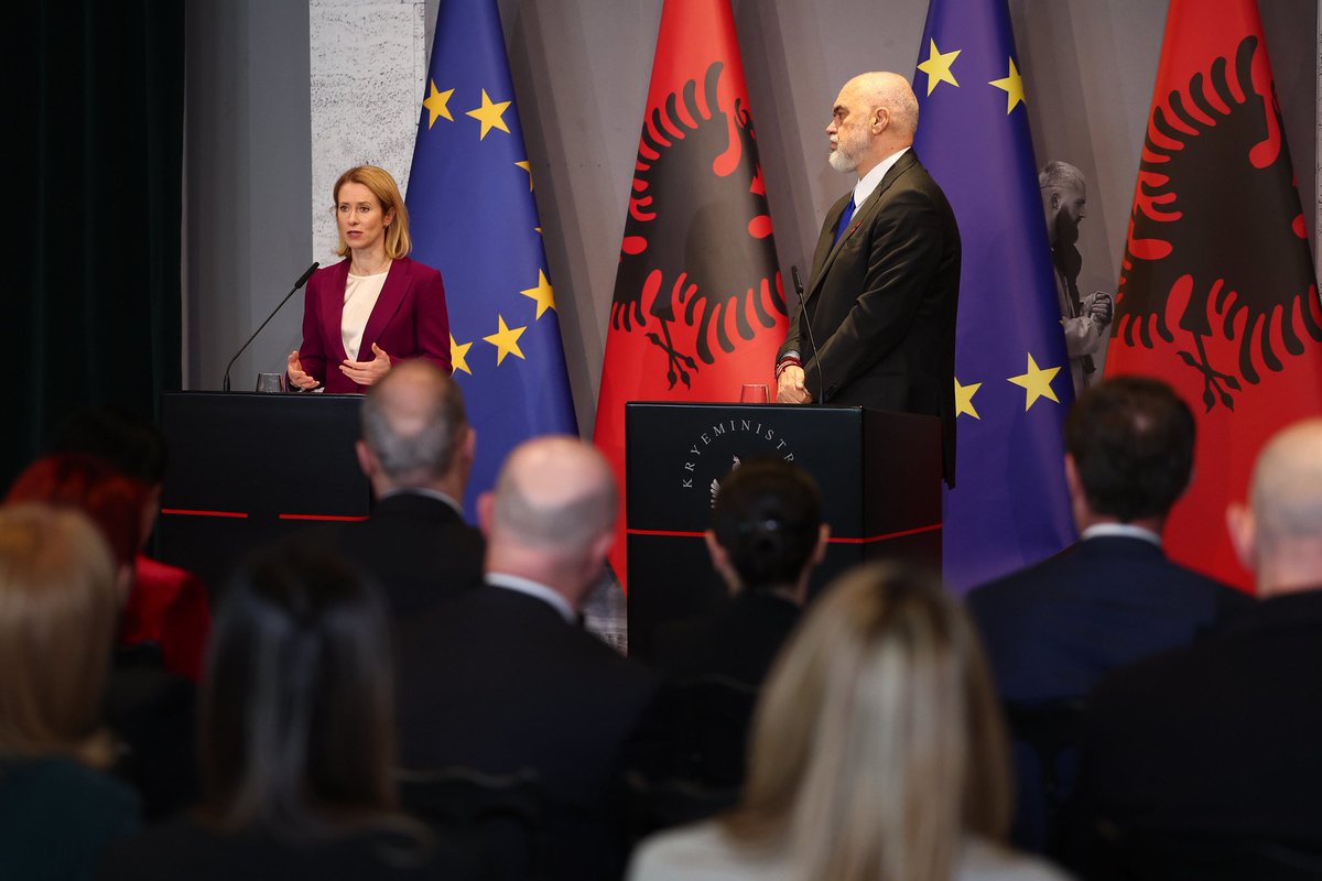 EUAmbAL's tweet image. ”In these turbulent times we need to stick together. Thank you Albania for being such a strong partner of the EU.” HR/VP @kajakallas just concluded her visit to #Albania. 

Her messages: 1/4