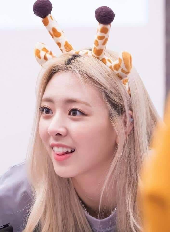 yuna and her little tongue