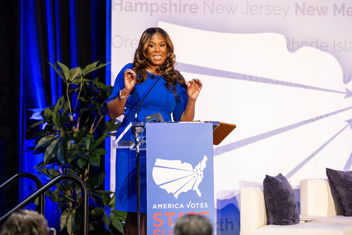 AmericaVotes's tweet photo. βOur country, our democracy, and our fellow human beings are worth fighting for.β
Thank you America Votes Executive Director Daria Dawson for leading us in this fight! #AVsummit25 https://t.co/I63UqgV3zQ