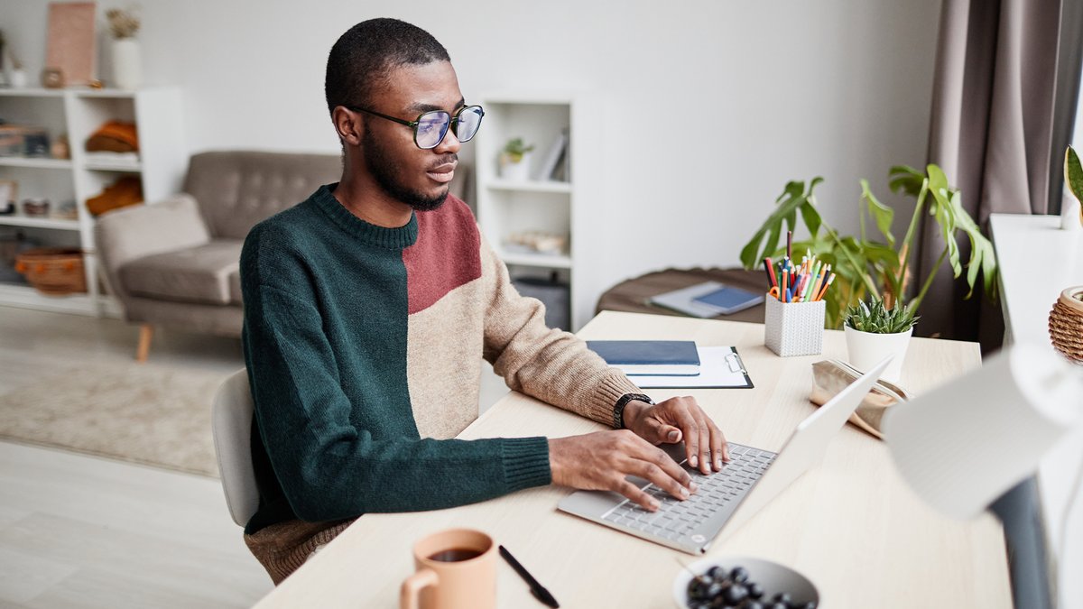 SME__News's tweet photo. Are you team #WFH or team office? Check out this thought-provoking article on the controversial work-from-home debate and weigh in with your thoughts! 👉 https://t.co/4cnr9qTy19

#SMENews #RemoteWork #WorkLifeBalance https://t.co/qjPR5MnJWe