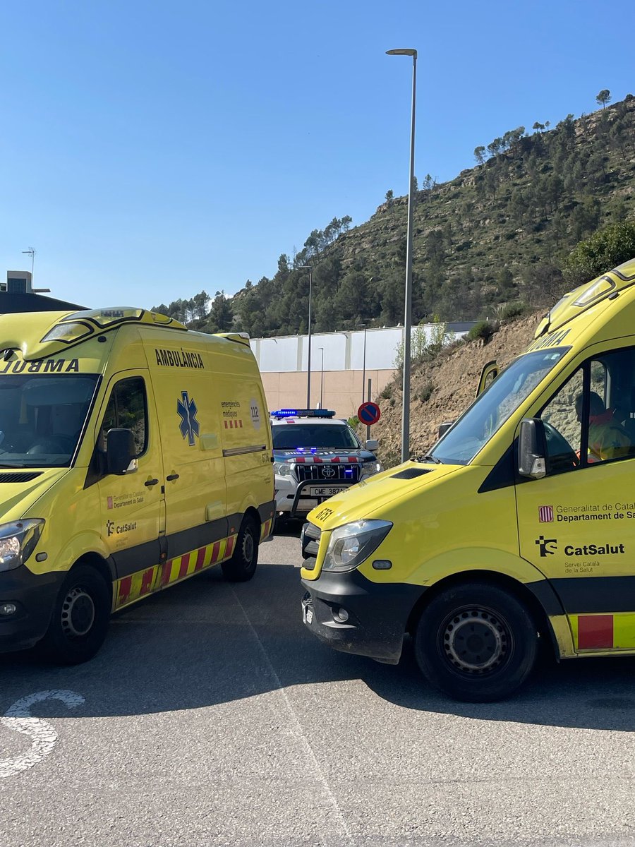 semgencat's tweet photo. Imatges d’un servei realitzat al Pont de Vilomara i Rocafort, amb activació de 3 unitats terrestres #SEM. https://t.co/viJ1qDNoWg