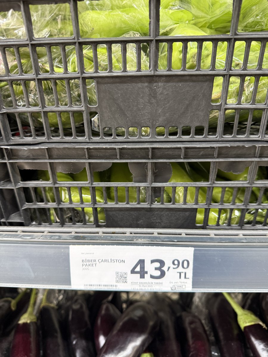 Qixajans's tweet photo. Yanıltıyor!
Bugün A101’de kapya biber almak istedim. Etikette 49,50 TL yazıyordu, kilosu sanıp aldım. Kasada öğrendim ki bu fiyat 300 gram içinmiş!
Yani kilosu 165 TL!

@ticaret @TicaretTR @HMBakanligi 
#TüketiciHakları #EtiketOyunu #MarketDenetimi

#olsun #tgrt @turkiyegazetesi https://t.co/BzYHnuPHQn