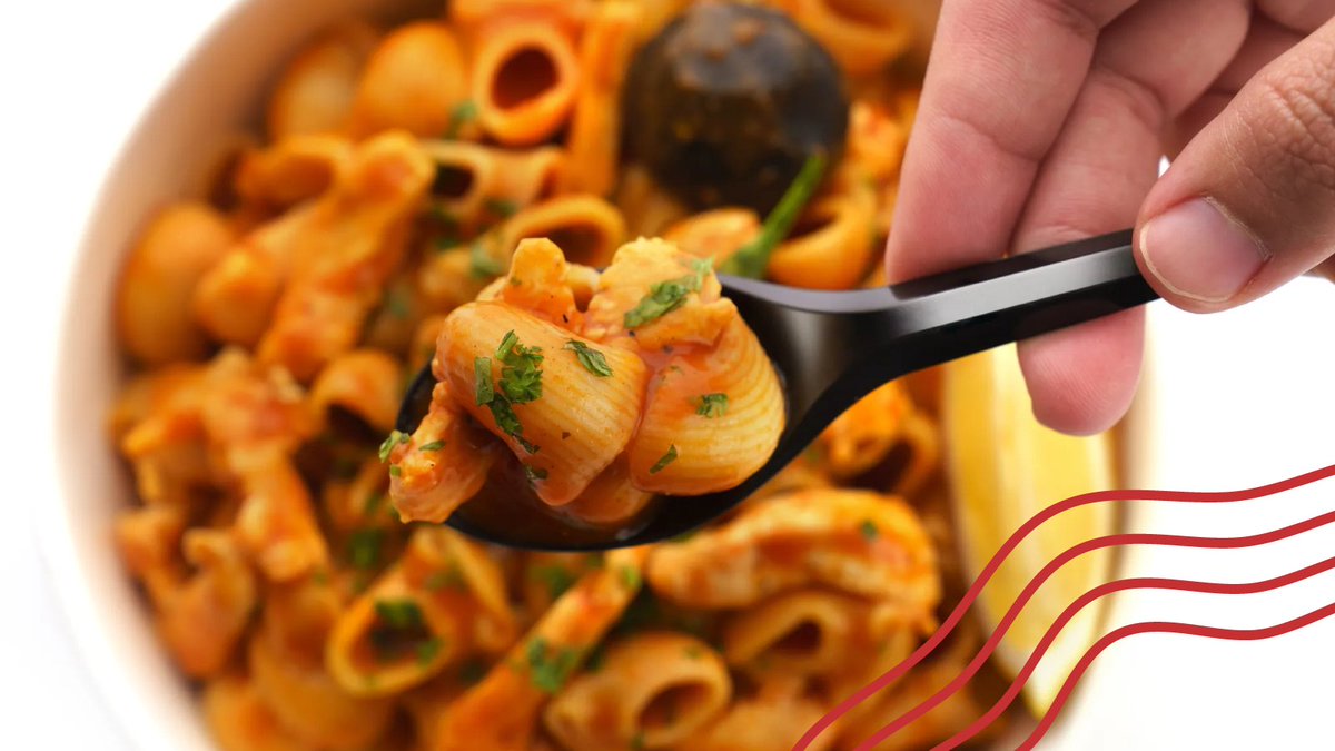 إذا ودك بباستا تضبط مزاجك وتخلّيك تعيش التجربة صح! 
 المكرونة الحمرا هي خيارك الأول نكهة غنية، صوص لذيذ، واختيار ترجع عشانه مره ومرتين🍝😋