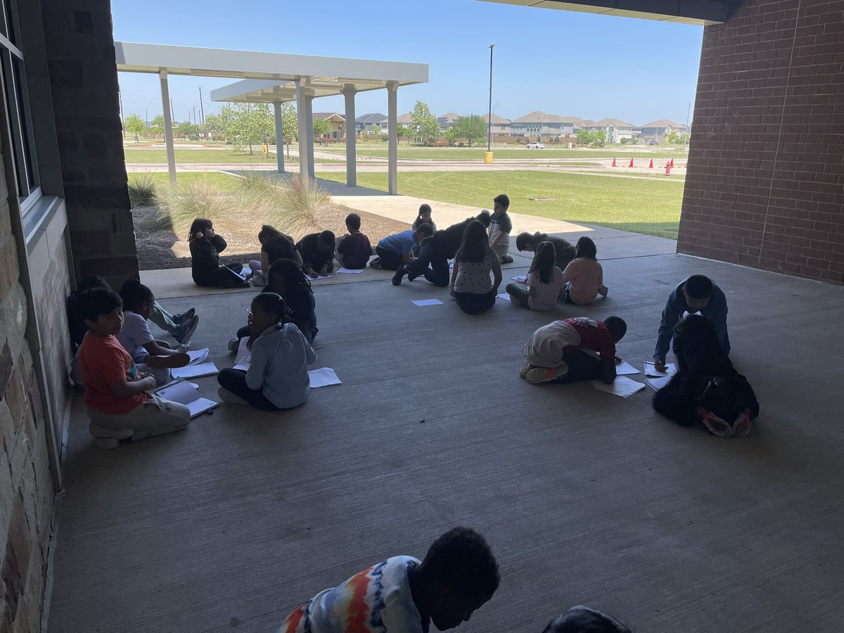Schulzin3rd's tweet photo. Took our STAAR review outside today to enjoy this beautiful weather! #FBISDProud #JPEPantherPride @JPE_Panthers https://t.co/zulA8KFDEi