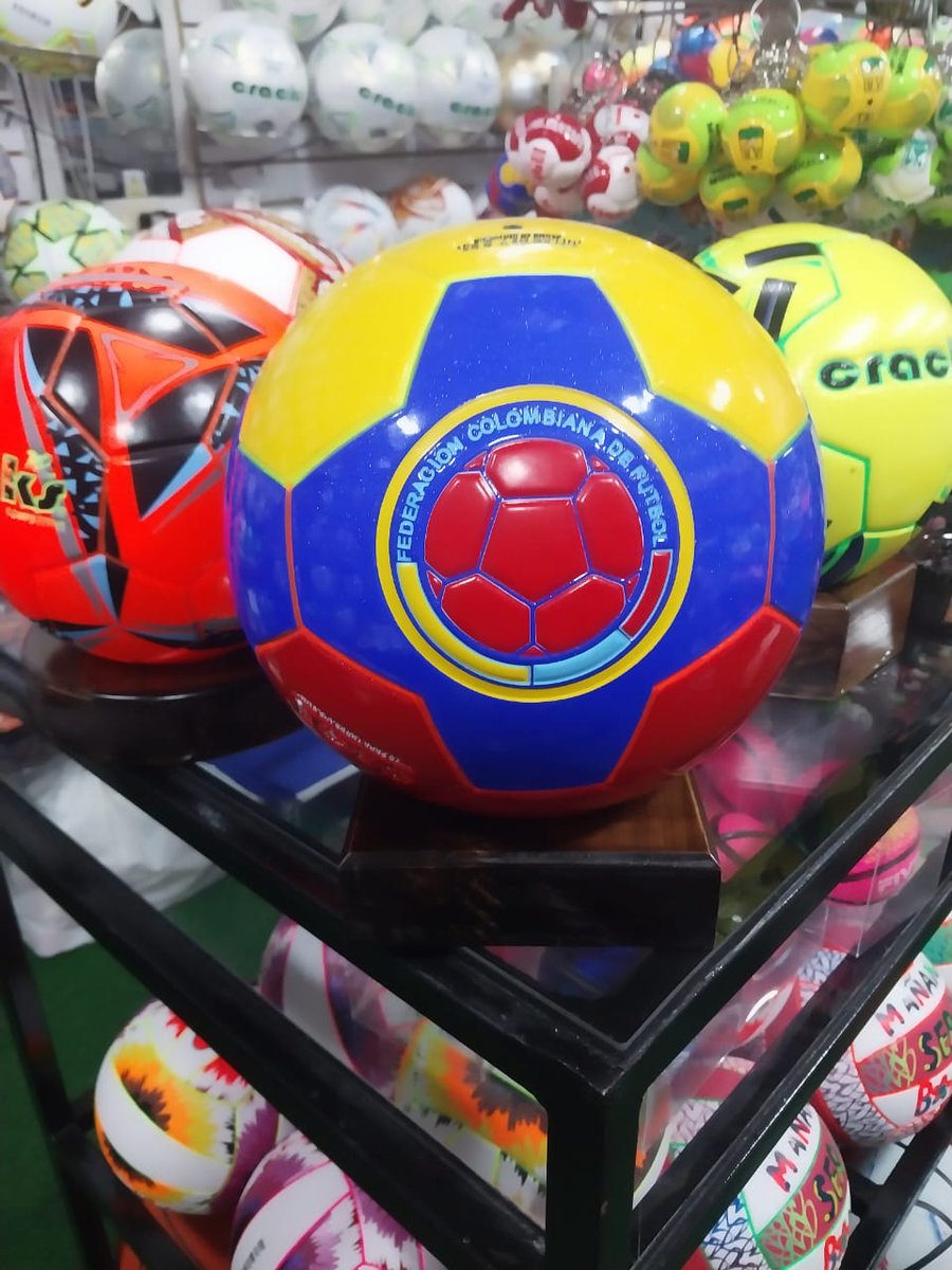 edwindr1407's tweet photo. BALONES CRACKS https://t.co/q9YNbzllIw