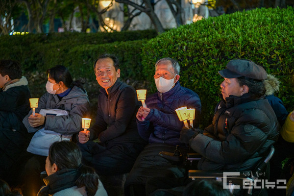 wpdlatm10's tweet photo. 김장하 어르신은 여전히 건강하십니다.

https://t.co/TOB0beg17m https://t.co/6IDne2WvBm