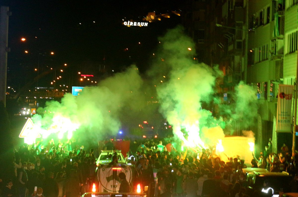 Gergin uykulardan, kör gecelerden, bir sabah gelecek, kardan aydınlık.

58. Yaşın kutlu olsun Giresunspor'um #9Nisan1967
