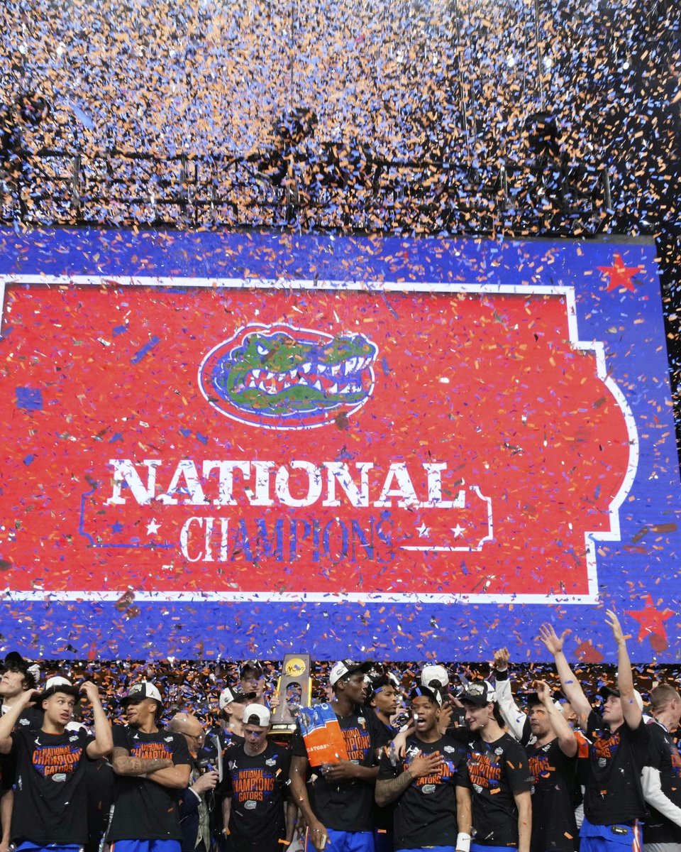 gatorsszn's tweet photo. This is the greatest photo ever 🐊 https://t.co/ZRoDtfDdDa