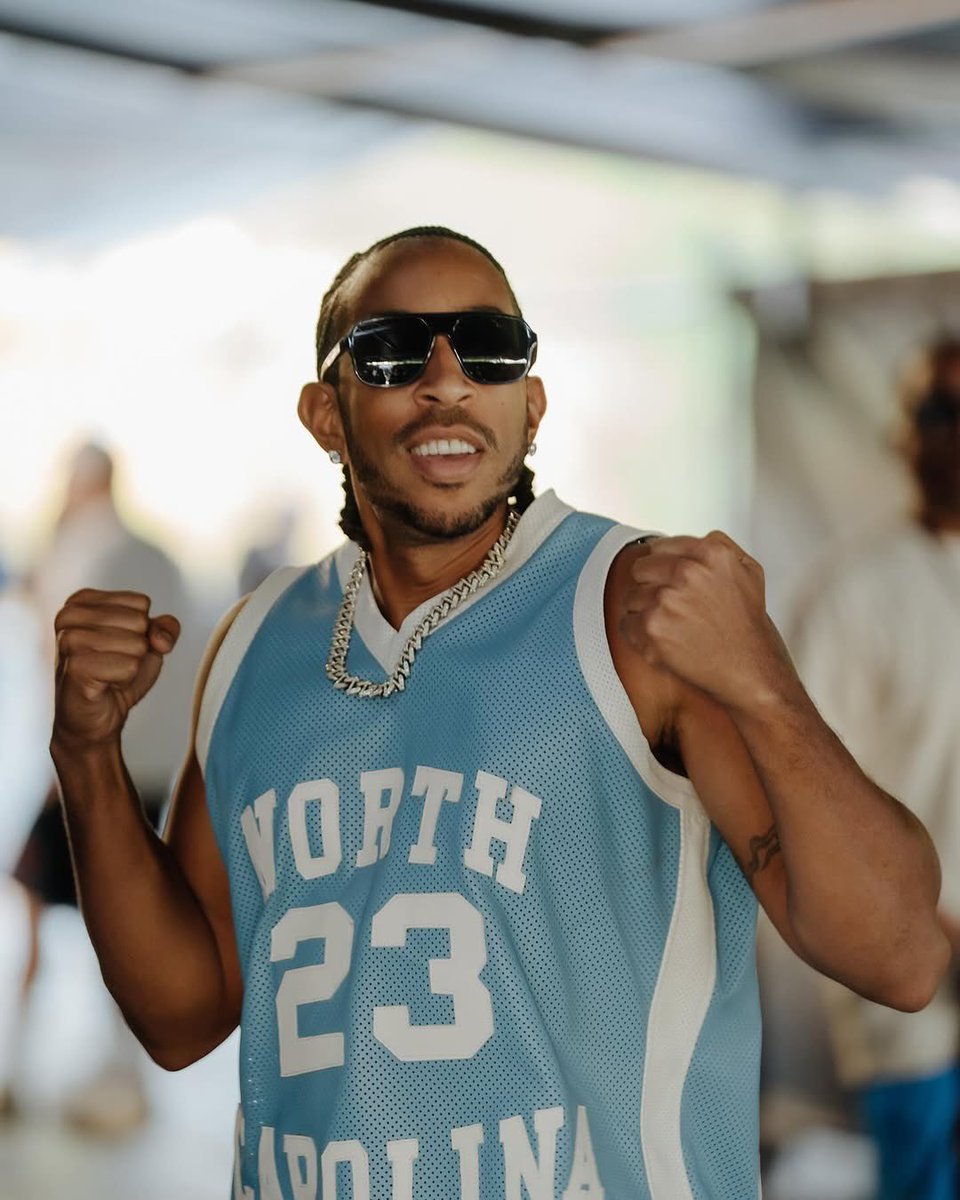 Ludacris's tweet photo. Yo #DreamvilleFest THANK YOU for having me! The LOVE &amp; ENERGY from the crowd was INSANE! 🔥🎤

📸 #deaniechen https://t.co/RA6FaDRLi0