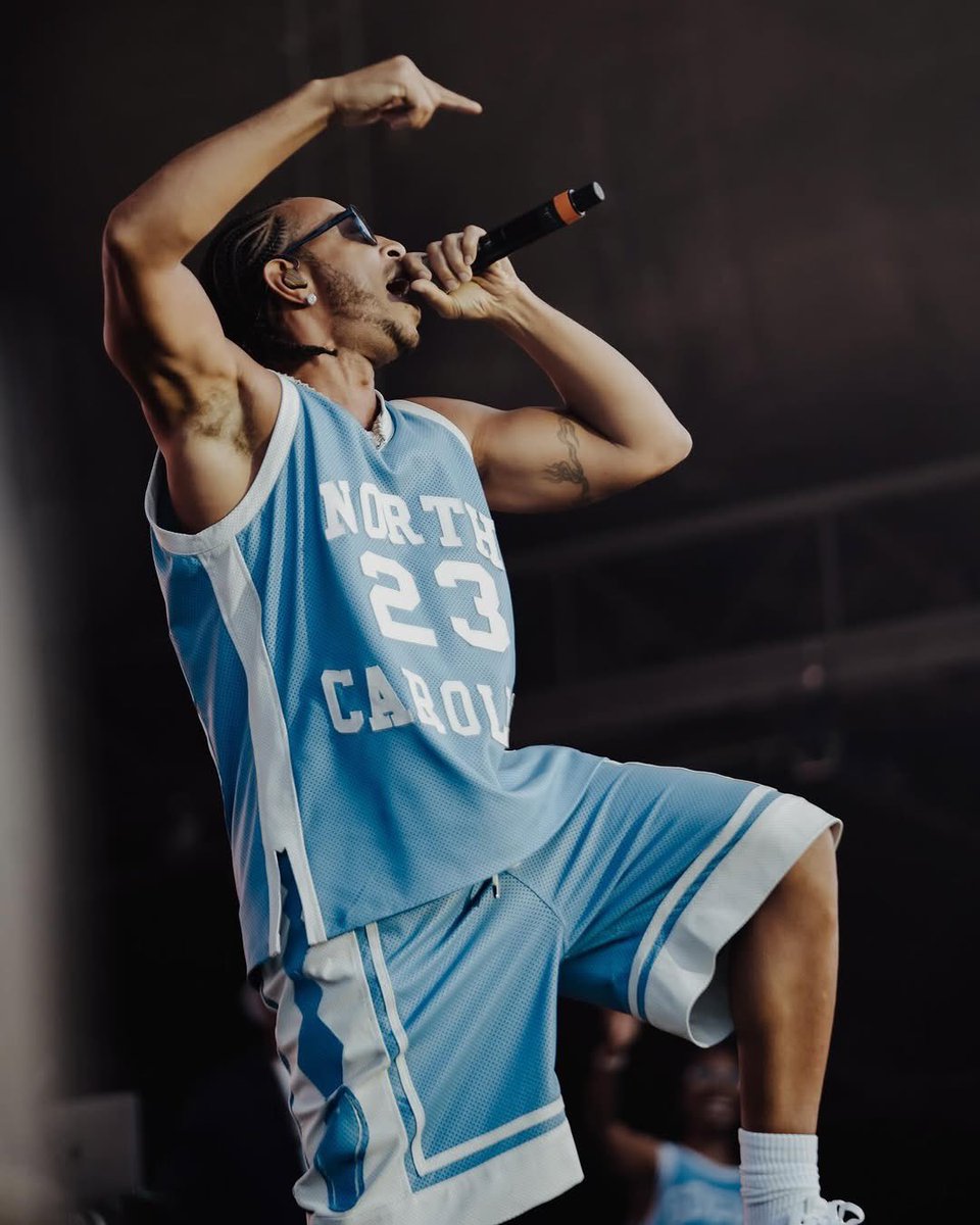 Ludacris's tweet photo. Yo #DreamvilleFest THANK YOU for having me! The LOVE &amp; ENERGY from the crowd was INSANE! 🔥🎤

📸 #deaniechen https://t.co/RA6FaDRLi0