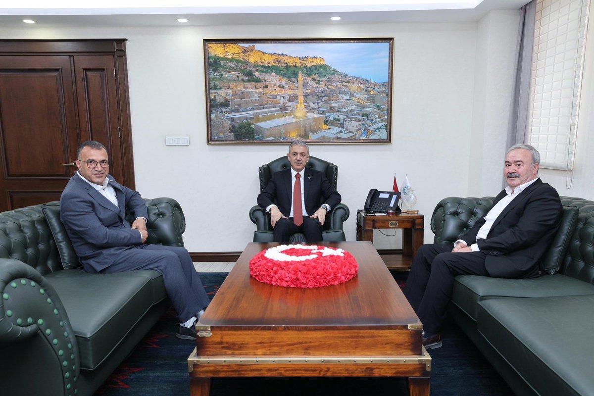 Mardin valimiz sayin Tuncay Akkoyun’nu makaminda ziyaret ettik .İlgi ve alakaları için teşşekür ederiz