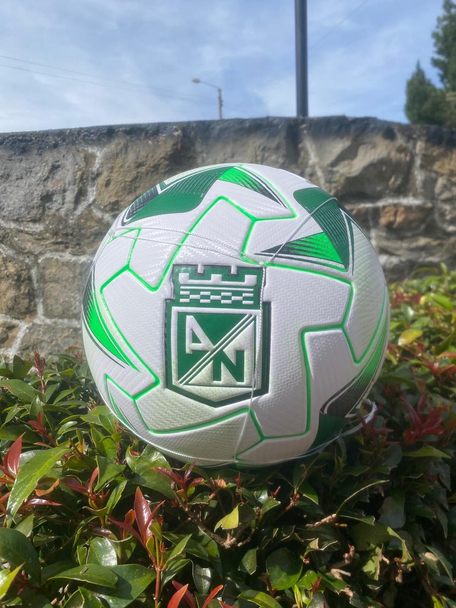 edwindr1407's tweet photo. BALONES CRACKS https://t.co/53EvlP8fWy