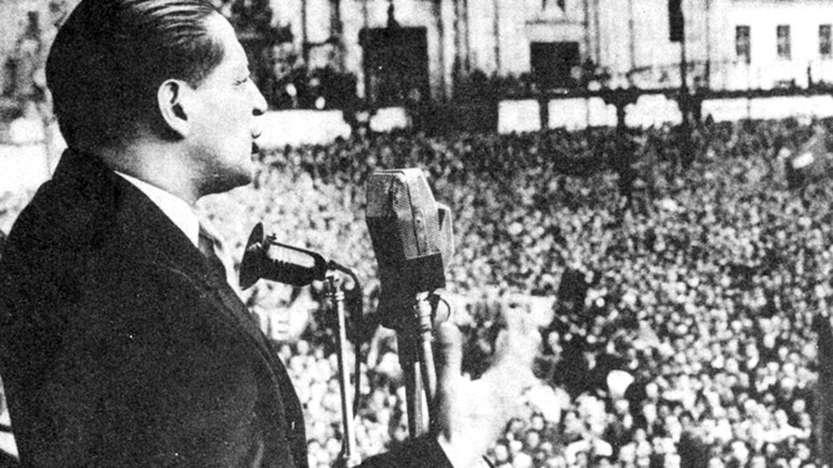 RedLaRoja1's tweet photo. 📅 #9DeAbril, 1948: El asesinato de Jorge Eliécer Gaitán desencadenó "El Bogotazo", una ola de violencia que cambió la historia de Colombia. Abro hilo 🧵👇 #MemoriaHistórica https://t.co/40uB5wgCar