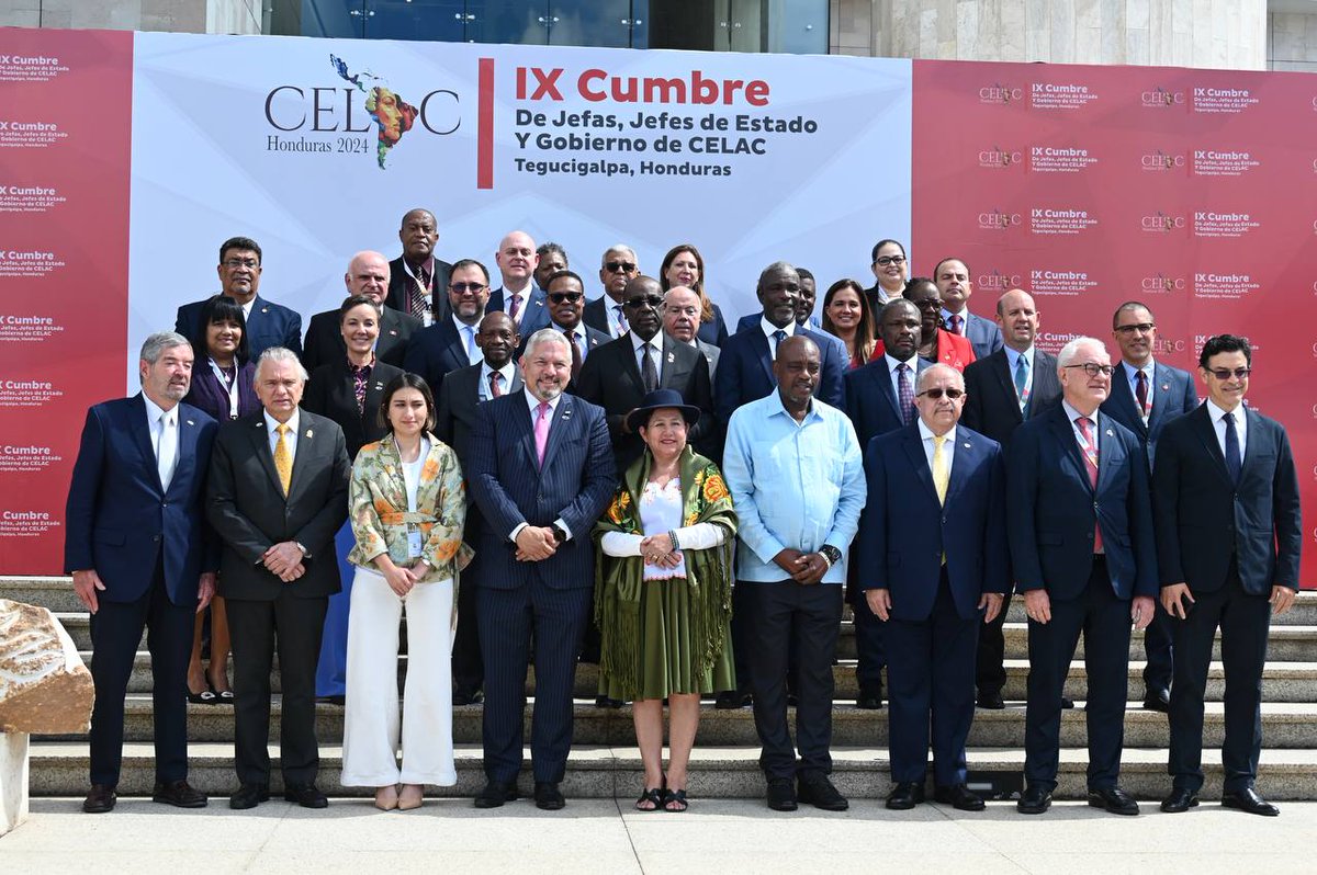 ALBATCP's tweet photo. #EnFoto | Esta es la foto oficial de la Reunión de Cancilleres de la IX Cumbre de Jefas y Jefes de Estado y de Gobierno de la #Celac, en #Honduras

#8Abr
#ALBATCP https://t.co/jyVaPsbNkj