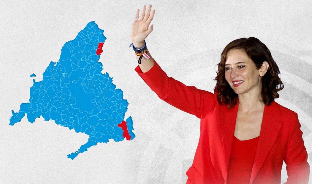 Está mujer terminará pintando de azul esas manchas rojas.