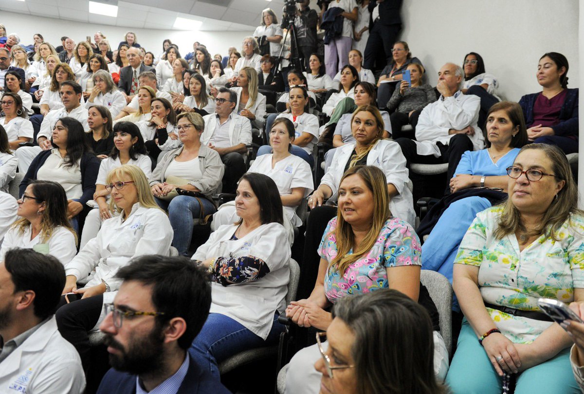 Asumieron las nuevas autoridades del Pereira Rossell. Miles de mujeres, niñas, niños y adolescentes se atienden en sus instalaciones que son referencia por la calidad de sus profesionales. Todo el éxito a quienes llevarán adelante esta importantísima tarea. Éxitos <a href="/ggiachet/">Gustavo Giachetto</a> !!!