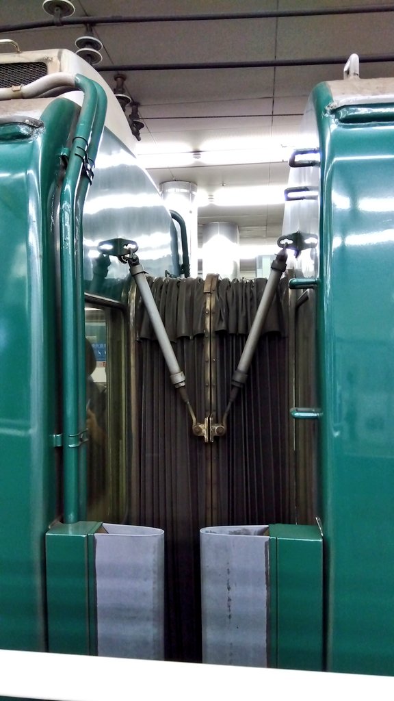 京阪2200,2400,2600系が引退したら、 吊り幌の電車は全滅か…？ ←京阪