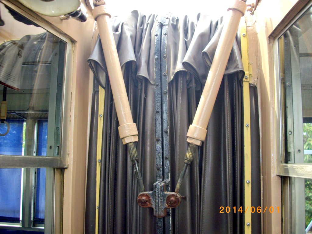 京阪2200,2400,2600系が引退したら、 吊り幌の電車は全滅か…？ ←京阪