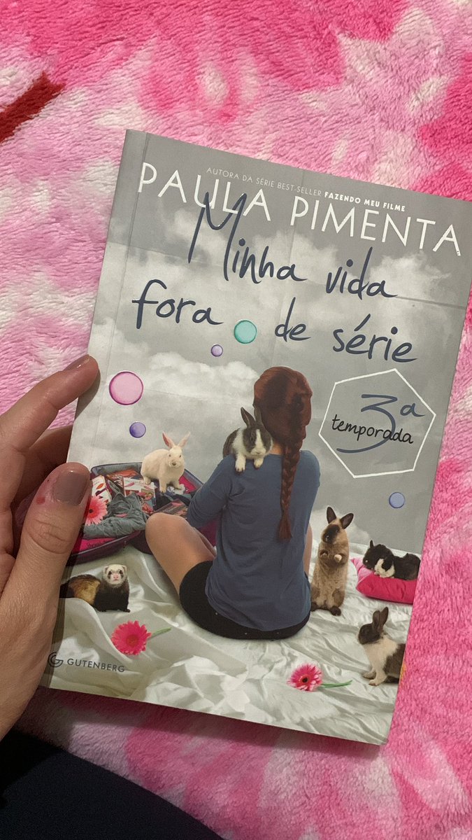 SylkiVariants's tweet photo. Lendo de novo depois de anos e chorando como se fosse a primeira vez…
Acho q por ter agora a idade q a Pri tem nesse livro entendo bem mais as emoções dela!
Mds, Paula Pimenta, obrigada por ter criado essa história q me acompanha desde meus 11 anos 💖 https://t.co/0bIQe6LXm9