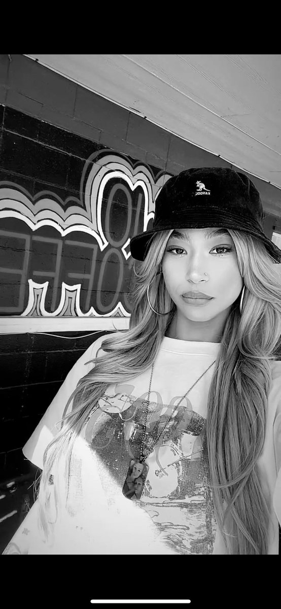 _ZIAYLA's tweet photo. Happy Tuesday Everyone ! 
If your looking for any of the following :   

- Stylist 
- Model 
- Creative Director 
- Actress 

I have an insane portfolio (I can handle a little photography too 😏) 

DM me (serious inq only please) for my contact information  🤝🏽📲  Let’s Work 🤝🏽 https://t.co/qCeqqqoSlk