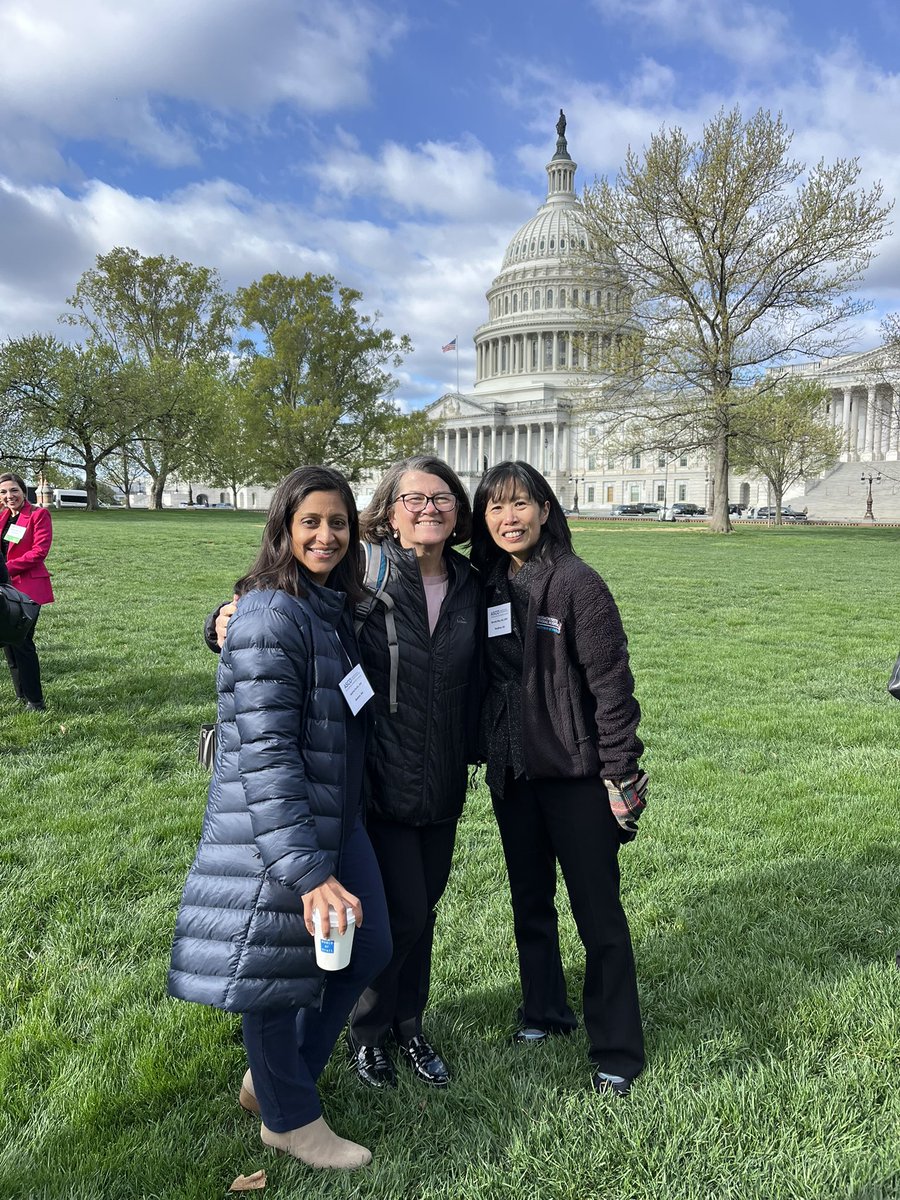 aparna1024's tweet image. 150 oncologists 48 states #ASCOAdvocacySummit advocating for NIH/NCI funding, prior auth reform & drug supply issues. Astounding stories shared . Cancer care should transcend partisan politics, grateful for support @JakeAuch @RepPressley @SenWarren @SenMarkey @WhipKClark