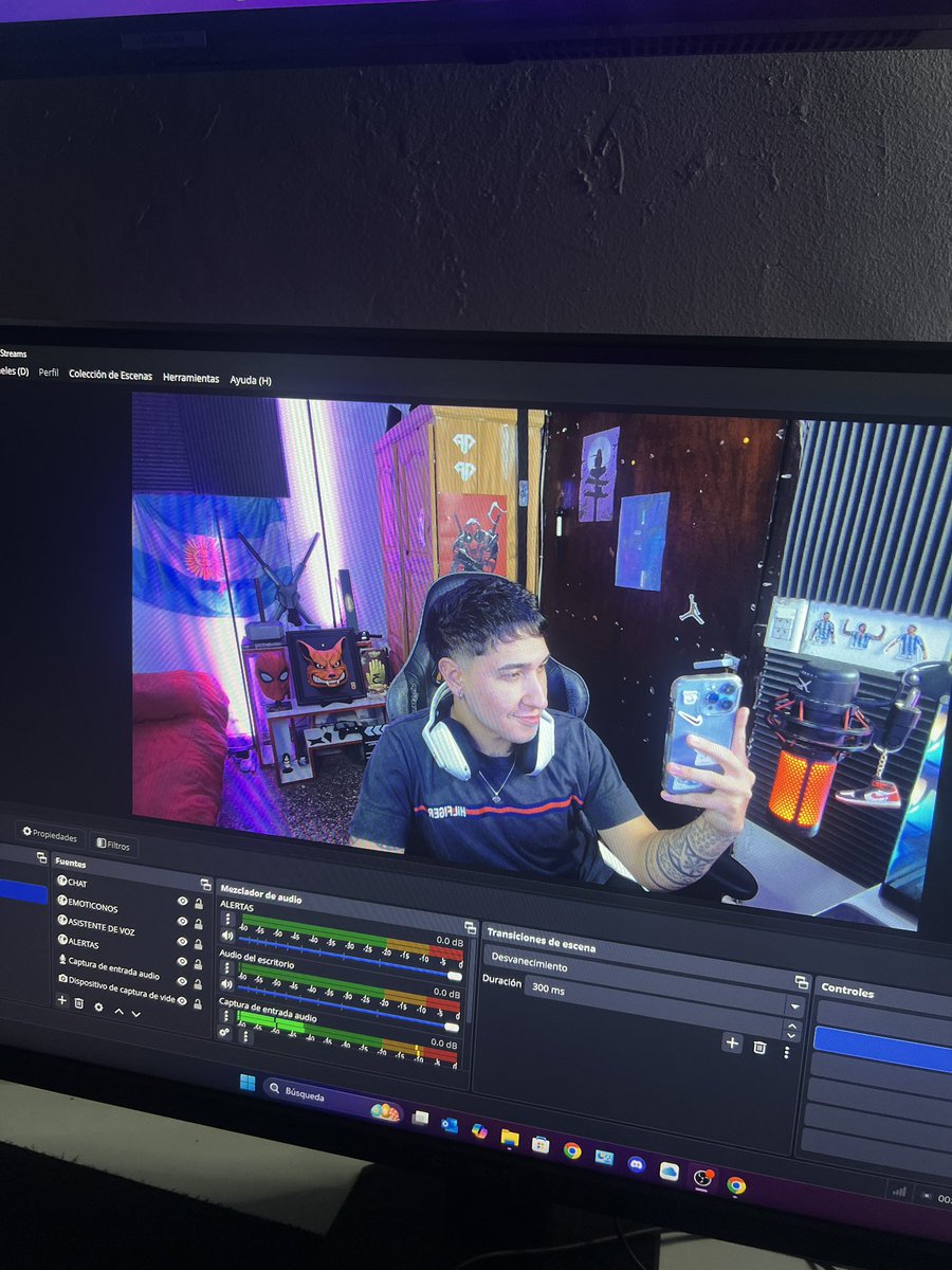 Apertura del canal a las 21:00 en Kick🈯️💚

kick.com/chia-tomi